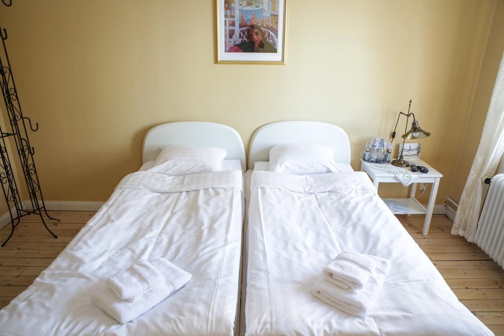 Kaggeholms Slott Bed & Breakfast Ekero ภายนอก รูปภาพ